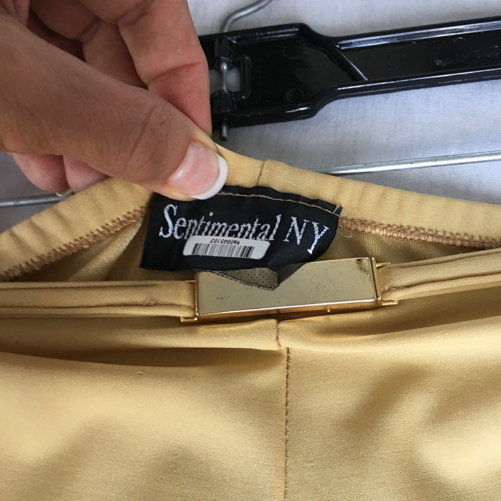 Sentimental Ny gold pants, metal closure.